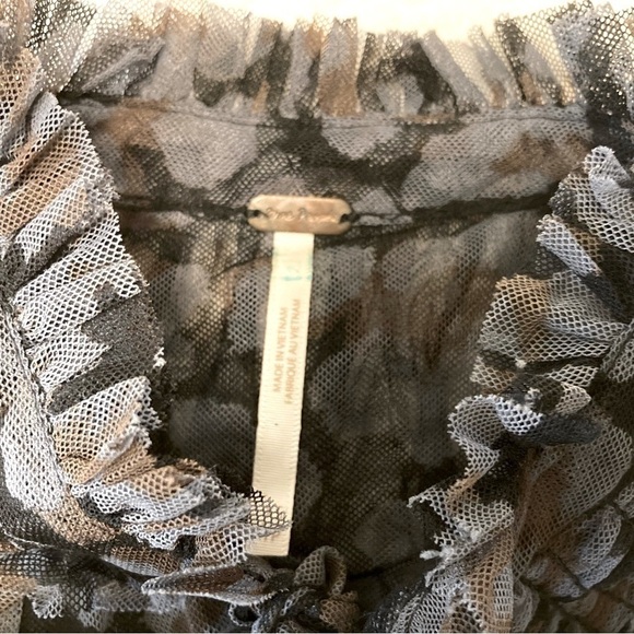 FREE PEOPLE TWYLA SPOTTED PRINT BLOUSE - Size XS - Picture 12 of 13